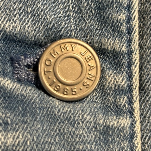 Tommy Hilfiger SZ XXL Flag Button Closure Many Pockets Jean Trucker Denim Jacket - Picture 8 of 9